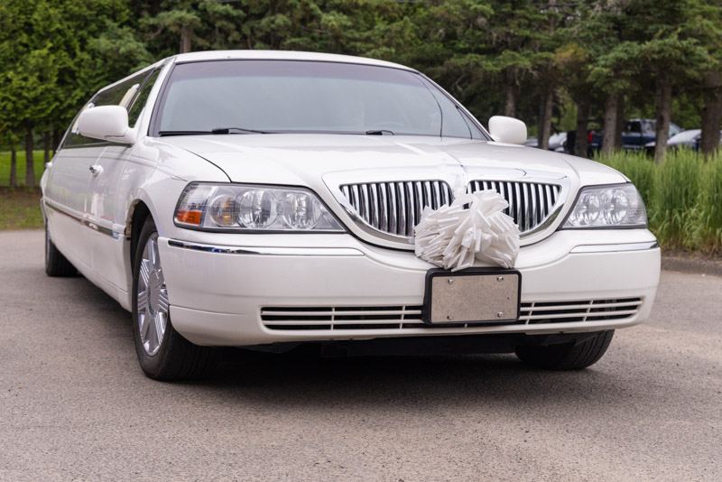 wedding-limo-with-bow-1.jpg